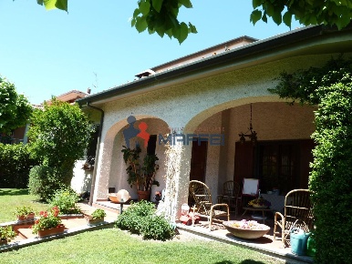 Foto Villa unifamiliare a Viareggio Darsena - Ex Campo di Aviazione