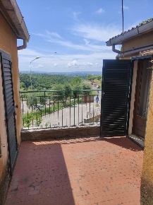 Foto Laboratorio a Castelnuovo Berardenga Centro di 102 m² con 7 locali