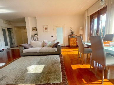 Foto Appartamento a Poggibonsi Centro di 150 m² con 6 locali in vendita