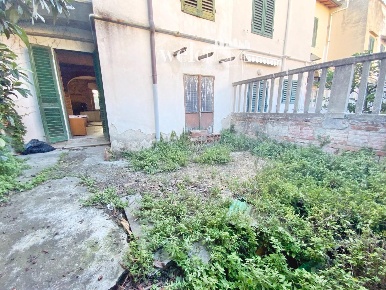 Foto Casa indipendente a Prato Castellina di 132 m² con 6 locali in vendita