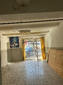 Foto Negozio a Viareggio Centro di 60 m² con 3 locali in vendita