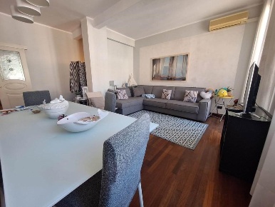 Foto Appartamento a Viareggio Centro di 110 m² con 6 locali in vendita