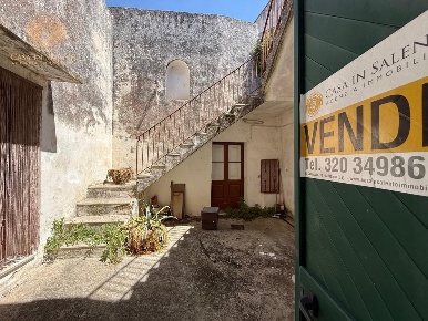 Foto Appartamento a Alessano Montesardo di 170 m² con 10 locali in vendita
