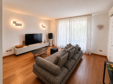 Foto Villa bifamiliare a Montelupo Fiorentino Centro di 245 m² con 7 locali