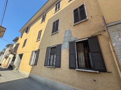 Foto Appartamento a Borgomanero Centro di 118 m² con 5 locali in vendita