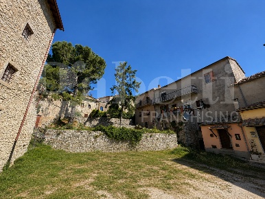 Foto Appartamento a Amelia Centro di 106 m² con 3 locali in vendita