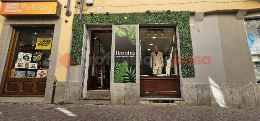 Foto Negozio in Via del Pino 24, Pinerolo Centro Storico di 50 m²