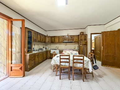 Foto Villa singola in Via ALCIDE DE GASPERI 25, Casapesenna di 550 m²