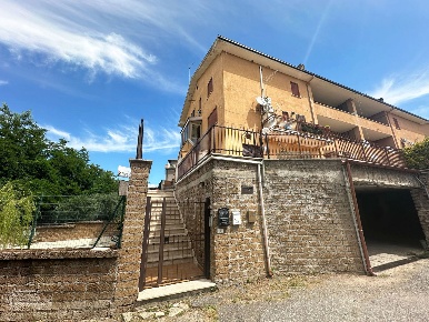 Foto Appartamento in Via Carlo Cattaneo 3, Nepi Centro di 100 m² in vendita