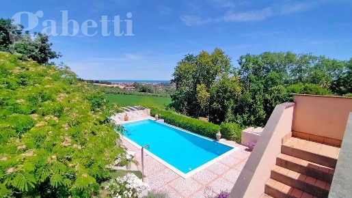 Foto Villa unifamiliare in Strada DEL GIARDINO 185, Senigallia di 210 m²