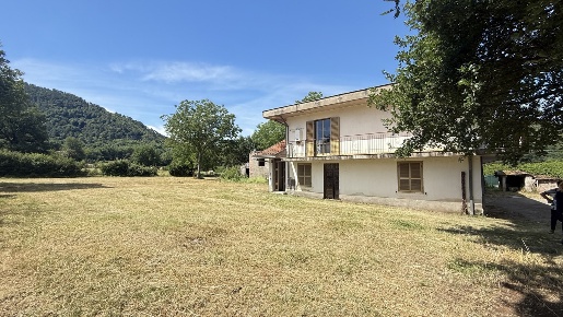 Foto Casa indipendente in Via Campo le Fraschette snc, Alatri di 380 m²