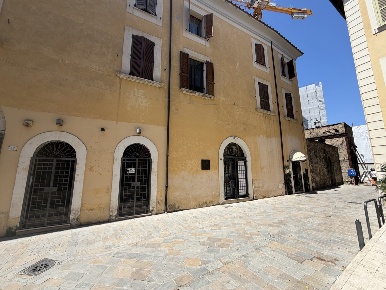 Foto Negozio in dell'Ospedale, Terni Centro Storico di 50 m² con 2 locali