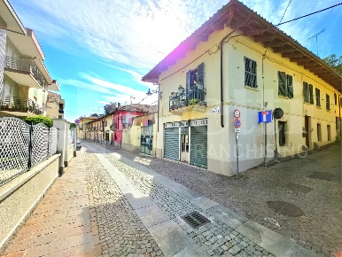 Foto Negozio in Via Roma 109, Rivoli Centro Storico di 58 m² con 1 locali