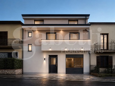 Foto Casa indipendente in Via Roma 10, Dragoni San Giorgio di 285 m²
