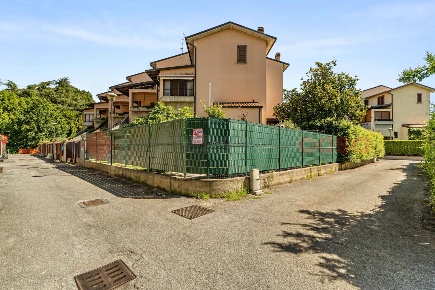 Foto Appartamento in Via MONSIGNOR FELICE FALCETTI 12, Lacchiarella Centro