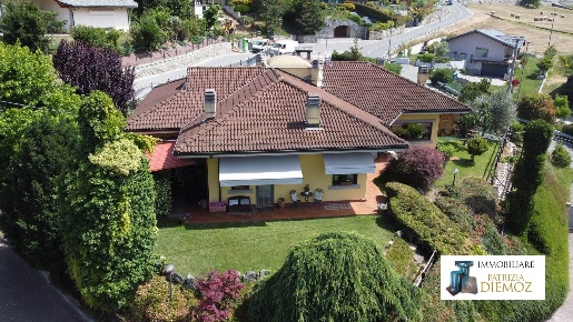 Foto Villa bifamiliare in località Les Rouiyes, Saint-Christophe Chef Lieu