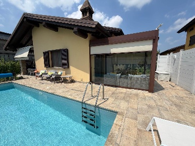 Foto Villa unifamiliare a Castello d'Agogna di 171 m² con 6 locali