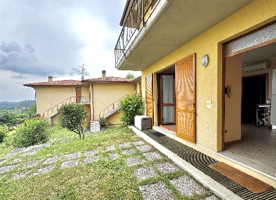 Foto Appartamento a Soiano del Lago di 100 m² con 5 locali in vendita