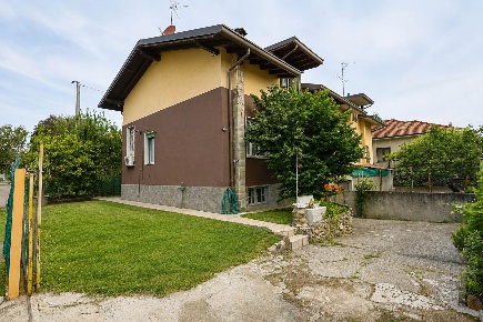 Foto Villa bifamiliare a Seveso Altopiano, Baruccana di 155 m² con 3 locali