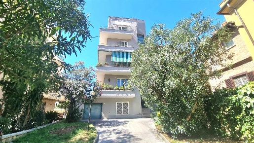 Foto Appartamento in Via delle Alpi Apuane, Roma Città Giardino di 51 m²