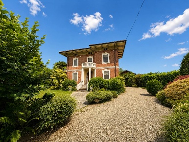 Foto Villa unifamiliare in via biella 66, Brusnengo di 235 m² con 4 locali