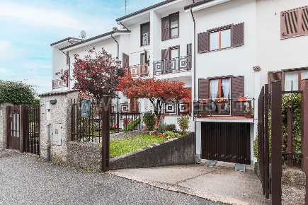 Foto Villa a schiera in VIA RONCELLO  6, Ornago Centro di 150 m² in vendita