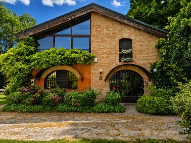 Foto Casa indipendente a Forlì Villafranca di 260 m² con 9 locali
