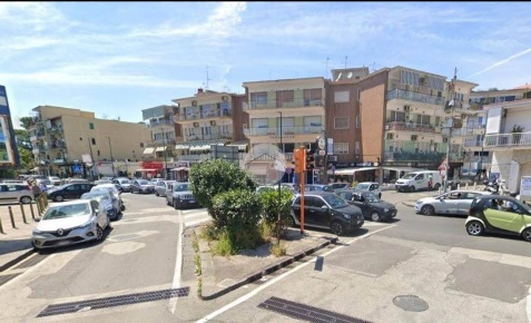 Foto Garage a Napoli Fuorigrotta di 2500 m² con 1 locali in vendita