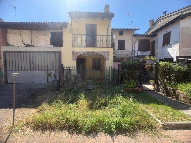 Foto Case semi ndipendenti a Gambolò Centro di 130 m² con 4 locali