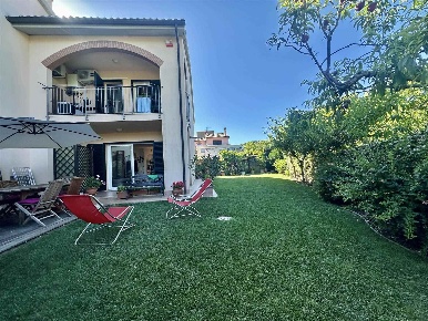 Foto Villa a schiera a Collesalvetti di 140 m² con 6 locali in vendita