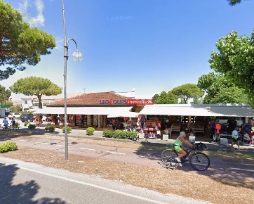 Foto Negozio in Via Fausta 283, Cavallino-Treporti di 420 m² con 3 locali