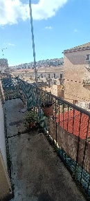 Foto Appartamento in Via L. Cortese 37, Caltanissetta Centro di 74 m²