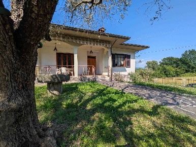 Foto Casa indipendente a Tresana di 130 m² con 6 locali in vendita