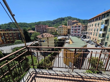 Foto Appartamento a Campomorone Centro di 77 m² con 4 locali in vendita