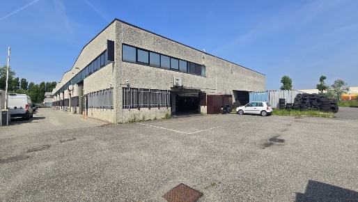 Foto Attività commerciale in Via Largo Guastalla 5, Binasco di 480 m²
