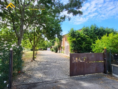 Foto Rustico a Castel Guelfo di Bologna di 525 m² con 9 locali in vendita