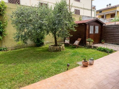 Foto Appartamento in Via Ippolito Nievo 4, Campi Bisenzio di 75 m²