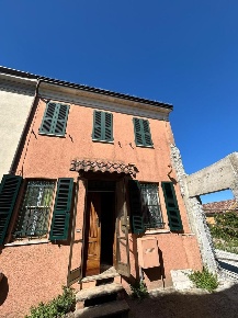 Foto Appartamento a Ziano Piacentino Fornello di 113 m² con 3 locali