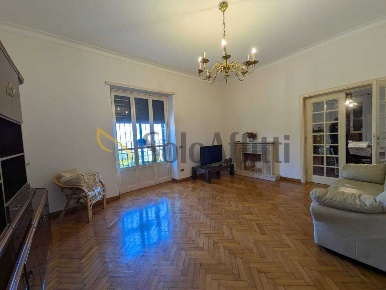 Foto Appartamento in Via Montiglioni, Grottaferrata di 130 m² con 4 locali