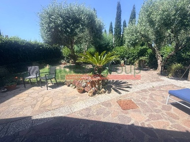 Foto Casa indipendente in Via della Malva 13, Livorno di 170 m² in vendita