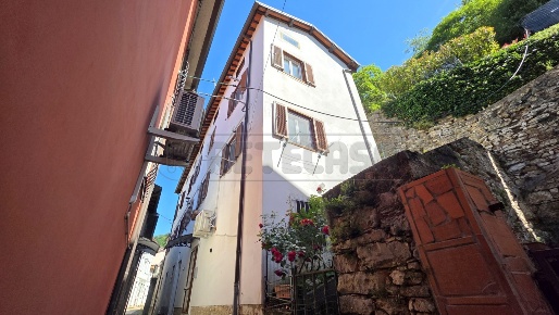 Foto Case semi ndipendenti a Valdagno Centro di 184 m² con 5 locali