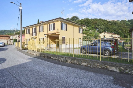Foto Villa bifamiliare a Arcola Centro di 277 m² con 14 locali in vendita
