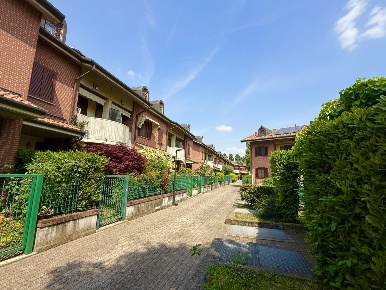 Foto Villa bifamiliare in Via Luigi Settembrini 14, Cinisello Balsamo
