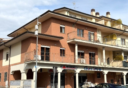 Foto Ufficio a Fiano Romano di 100 m² con 4 locali in affitto
