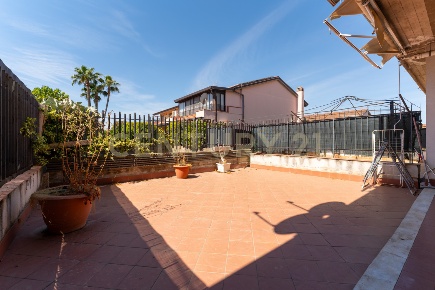 Foto Appartamento in Via degli Ulivi 9, Tremestieri Etneo Centro di 180 m²