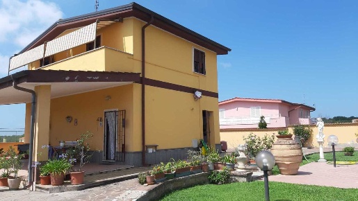Foto Villa unifamiliare a Nettuno di 120 m² con 6 locali in vendita