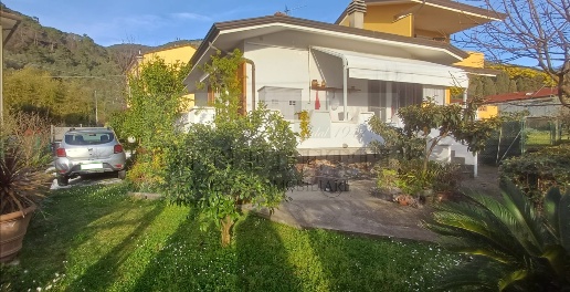 Foto Case semi ndipendenti a Massarosa Bozzano, Quiesa di 75 m² in vendita