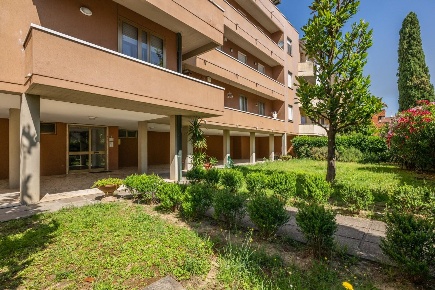 Foto Appartamento a Pontedera Oltrera di 111 m² con 5 locali in vendita