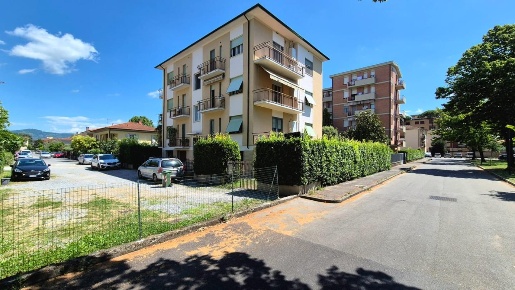 Foto Appartamento a Lucca Sant'Anna di 80 m² con 4 locali in vendita