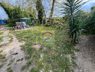 Foto Villa a schiera a Pisa Marina di Pisa di 150 m² con 6 locali